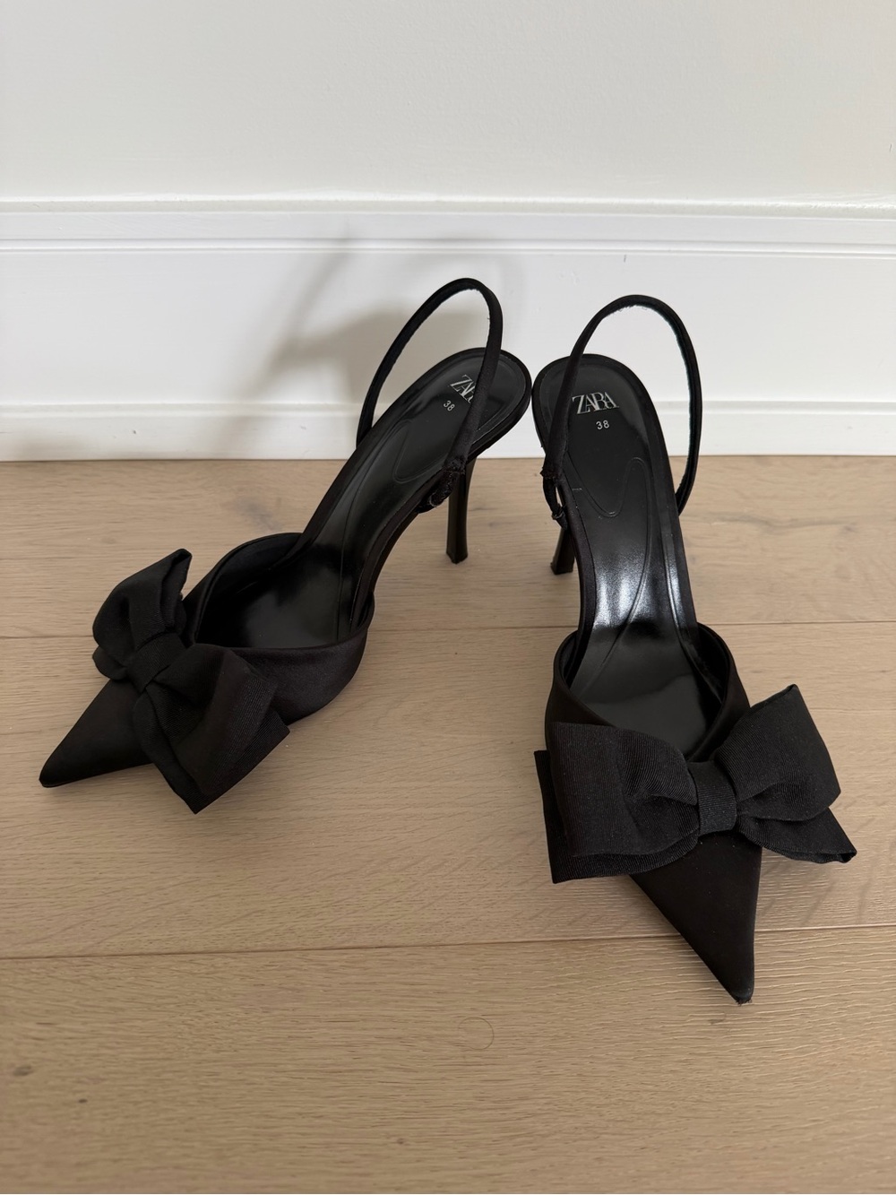 ZARA Black Pointed Slingback Heels with Bow Accent - Picture 2 of 5
